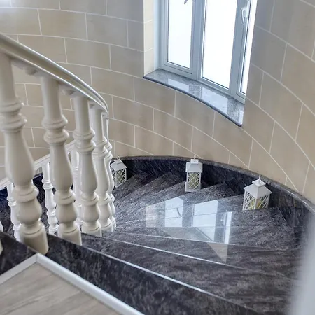 Valley View - Private W Balcony By Sf Homes R8 דירה